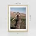 Plakat w ramie 30x40 - Rustykalna Praktyczność: Fotografia Siekiery - rustykalna fotografia, siekiera wbita w pieniek - rama drewno