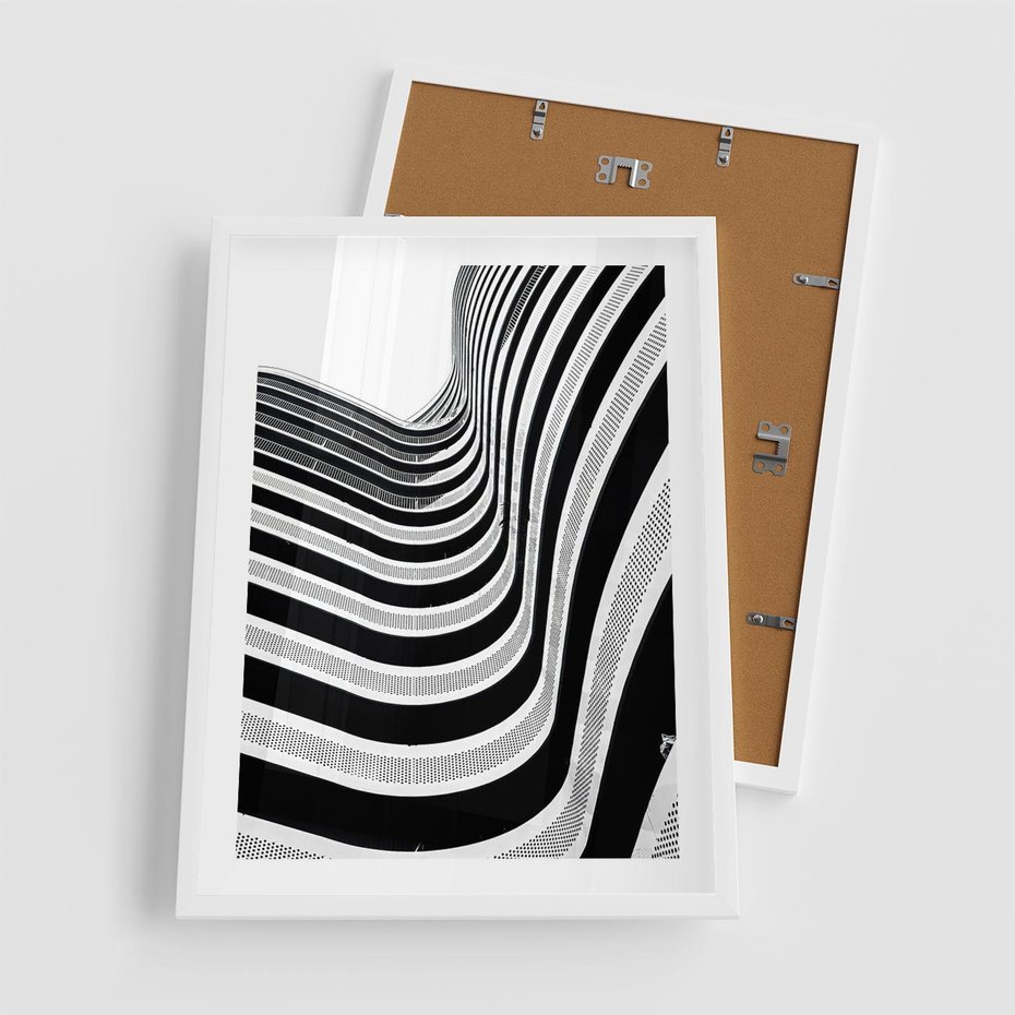 Plakat w ramie 50x70 - Nowoczesność w Monochromii - nowoczesna architektura, czarno białe zdjęcie - rama biała