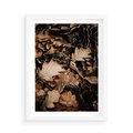 Plakat w ramie 50x70 - Jesienna Melodia: Liście i Szyszki - suche liście, szyszki - rama biała