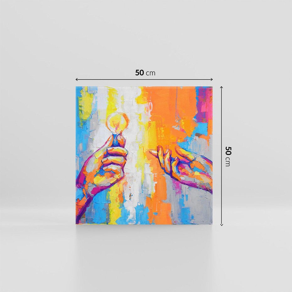 Obraz na płótnie 50x50 - Refrakcje wewnętrznego światła - abstrakcyjne dzieło, dłoń trzyma żarówkę