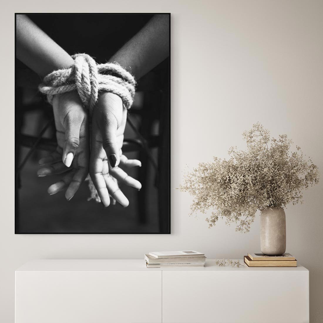 Obraz w ramie 70x100 - Splątane Uczucia - czarno biała fotografia, artystyczna - rama czarna