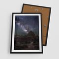 Plakat w ramie 50x70 - Gwiaździsta Noc na Pustyni - noc na pustyni, gwiździste niebo - rama czarna