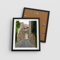 Plakat w ramie 40x50 - Urokliwa perspektywa uliczki - uliczka, perspektywa - rama czarna