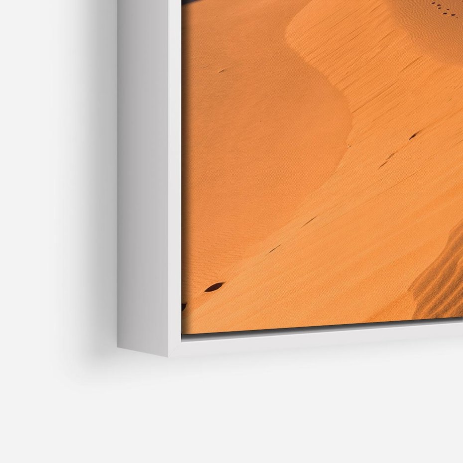 Obraz w ramie 80x80 - Piasek pustyni wędruje - pustynia, piasek - rama biała