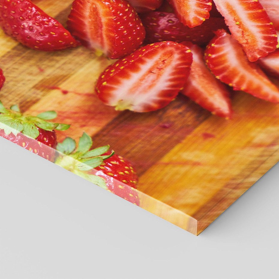 Obraz na płótnie 70x70 - Truskawki - Smak Lata w Owocowym Ogrodzie - truskawki, owoce
