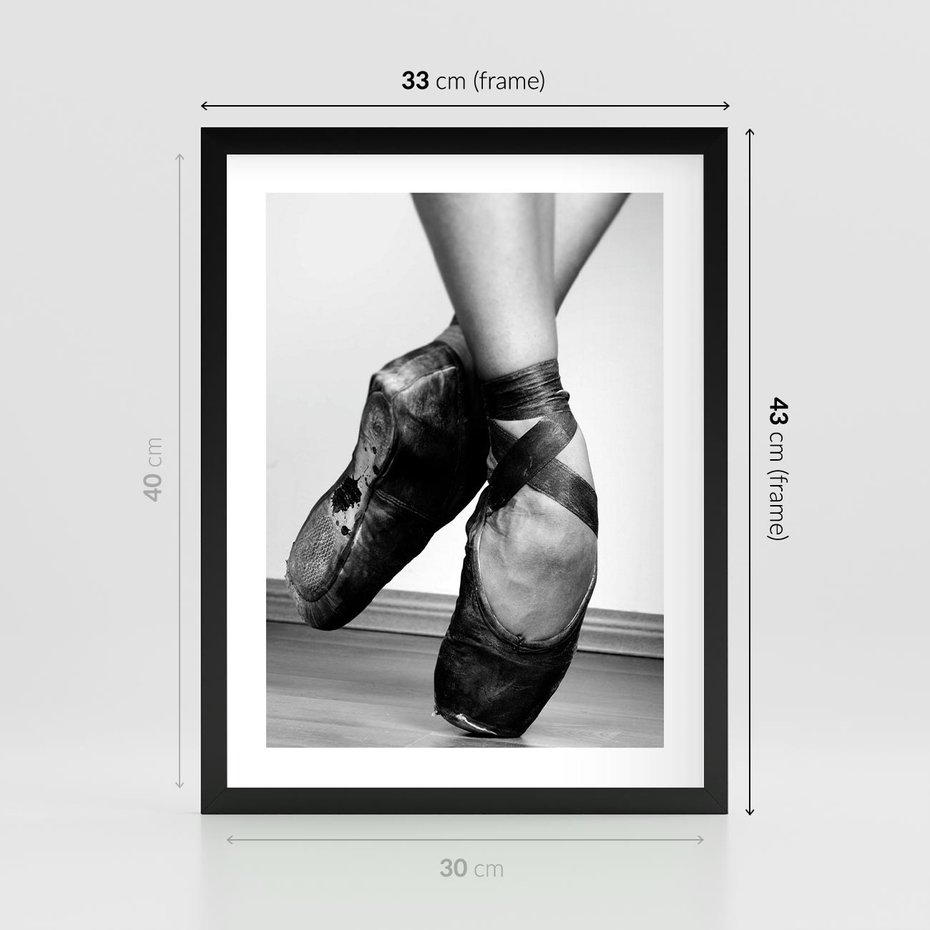 Plakat w ramie 30x40 - Taniec Zmysłów - artystyczne zdjęcie, odcienie szarości - rama czarna