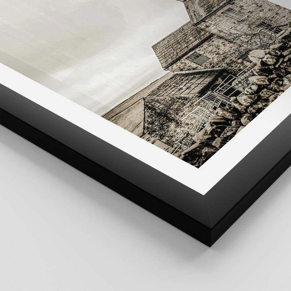 Plakat w ramie 50x70 - Kamienny Dom w Odcieniach Sepii - stary kamienny dom, odcienie sepii - rama czarna