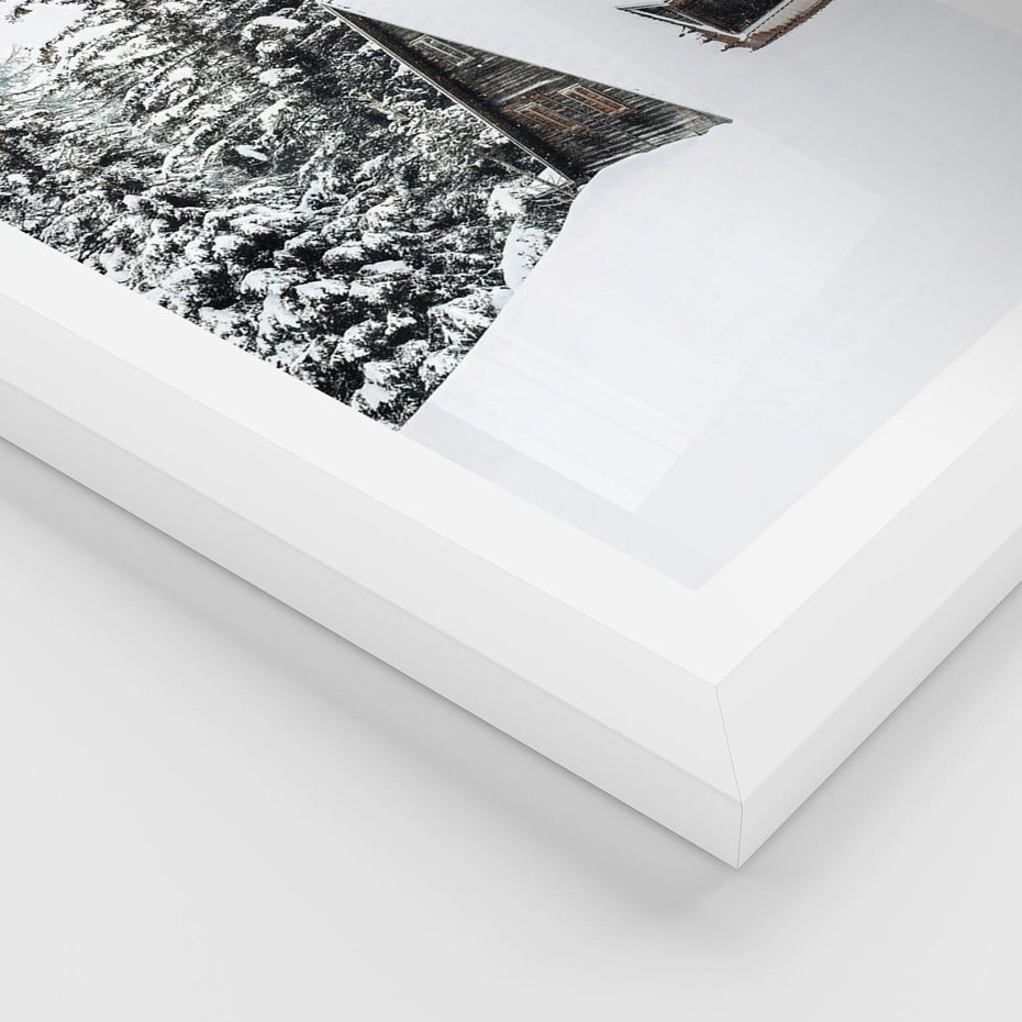 Plakat w ramie 40x50 - Zimowy Urok - śnieg, domek w górach - rama biała