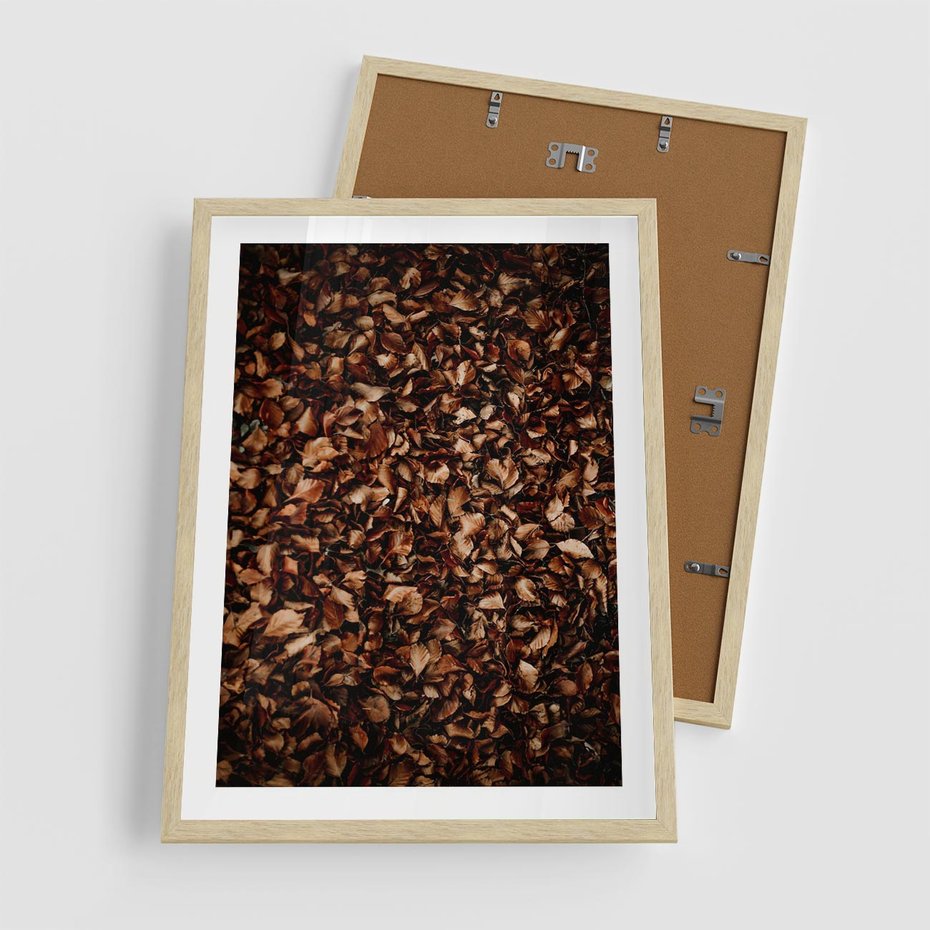 Plakat w ramie 50x70 - Jesienny Dywan - dywan z suchych liści, jesień - rama drewno