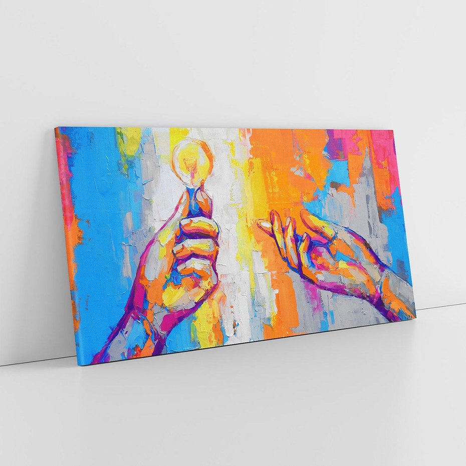 Obraz na płótnie 120x60 - Refrakcje wewnętrznego światła - abstrakcyjne dzieło, dłoń trzyma żarówkę