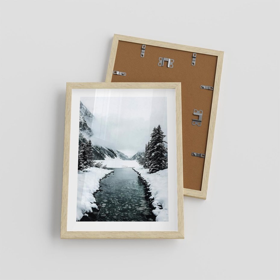 Plakat w ramie 30x40 - Zimowa Przyroda: Rzeka, Góry i Śnieg - zima, rzeka - rama drewno