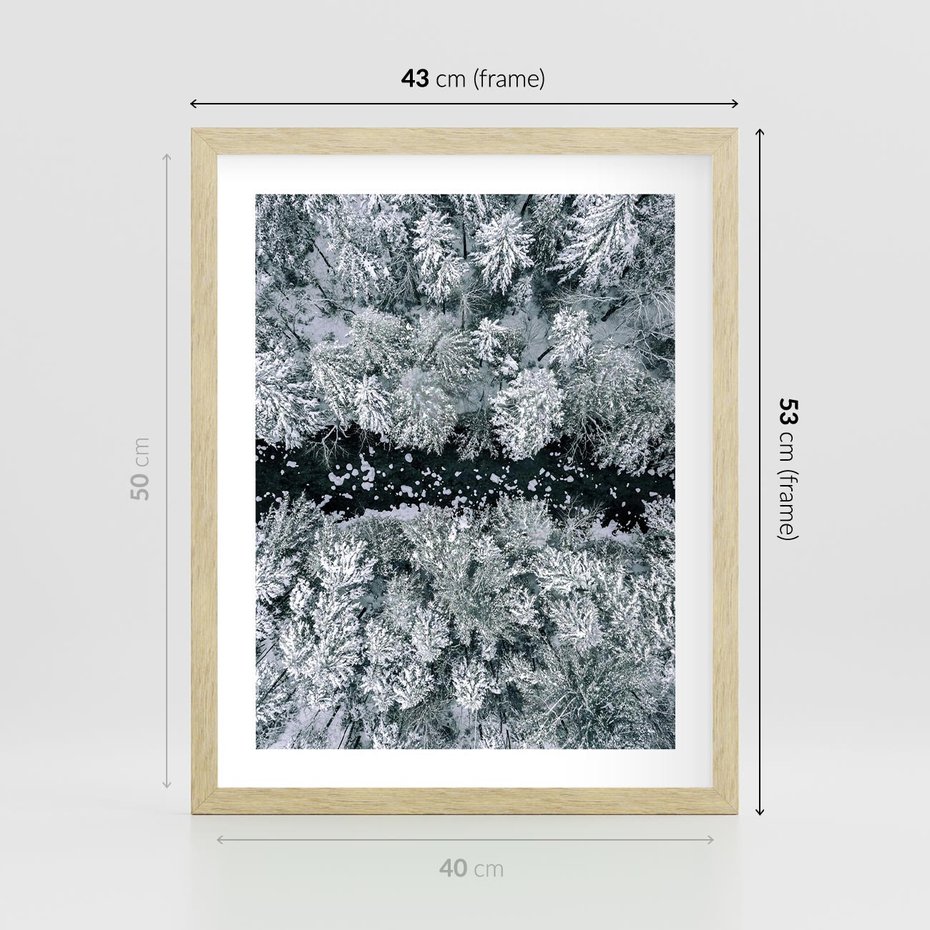 Plakat w ramie 40x50 - Zimowy Krajobraz z Góry - zdjęcie z góry, zaśnieżony las i zamarznięty strumyk - rama drewno