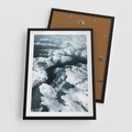 Plakat w ramie 50x70 - Ośnieżone Szczyty z Wysoka - ośnieżone szczyt górskie, zdjęcie z lotu ptaka - rama czarna