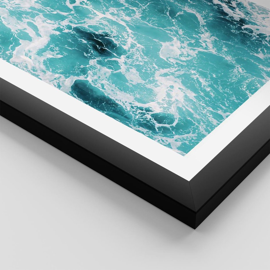 Plakat w ramie 30x40 - Wzburzony Ocean: Widok Z Góry - wzburzony ocean, błękitna woda - rama czarna