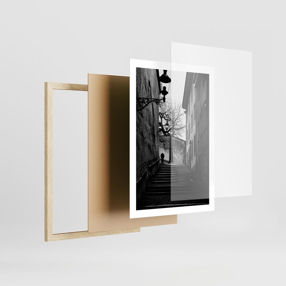 Plakat w ramie 50x70 - Ukryta Uliczka - czarno białe zdjęcie, schody - rama drewno