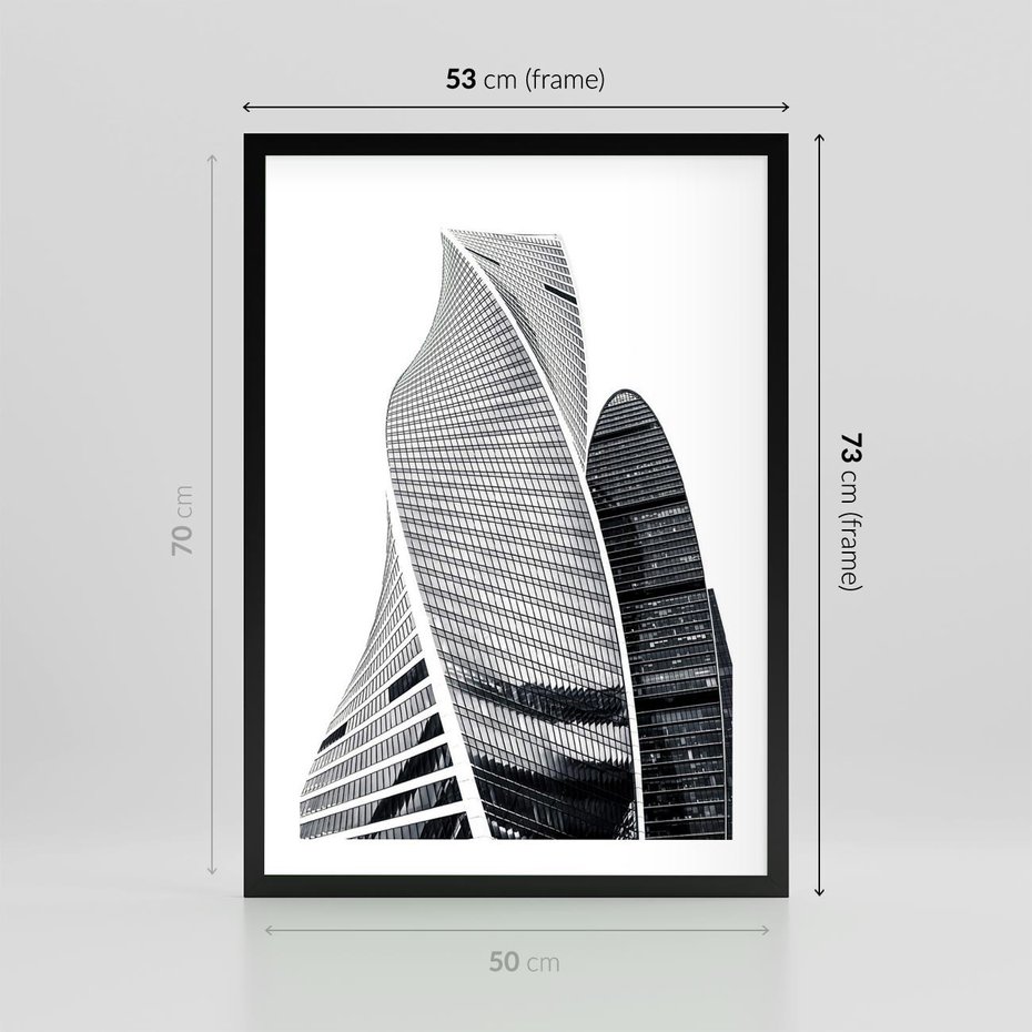 Plakat w ramie 50x70 - Wieżowce z Falistymi Kształtami - nowoczesne wieżowce, czarno biała fotografia - rama czarna
