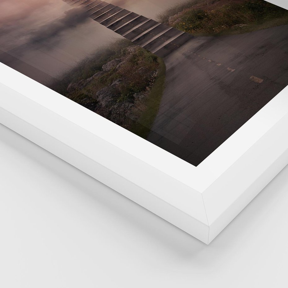 Plakat w ramie 40x50 - Wędrówka po malowniczej drodze - droga, schody - rama biała