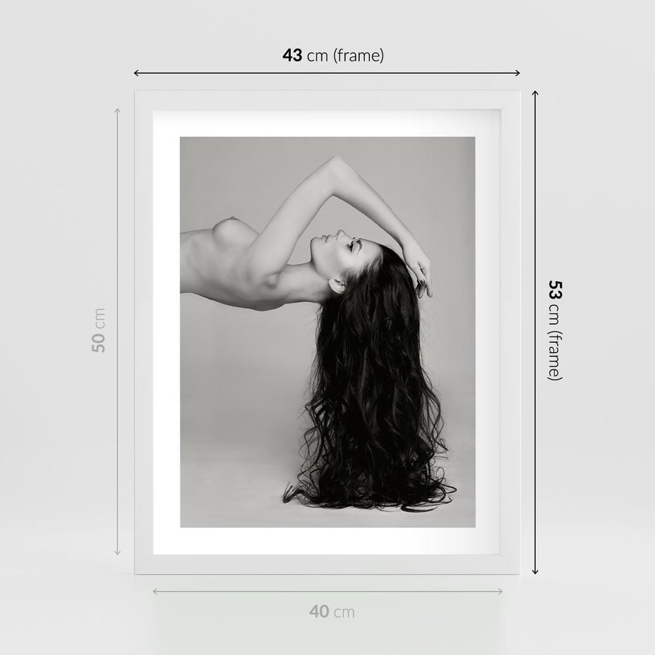 Plakat w ramie 40x50 - Piękno włosów kobiety w ruchu - włosy, piękno - rama biała