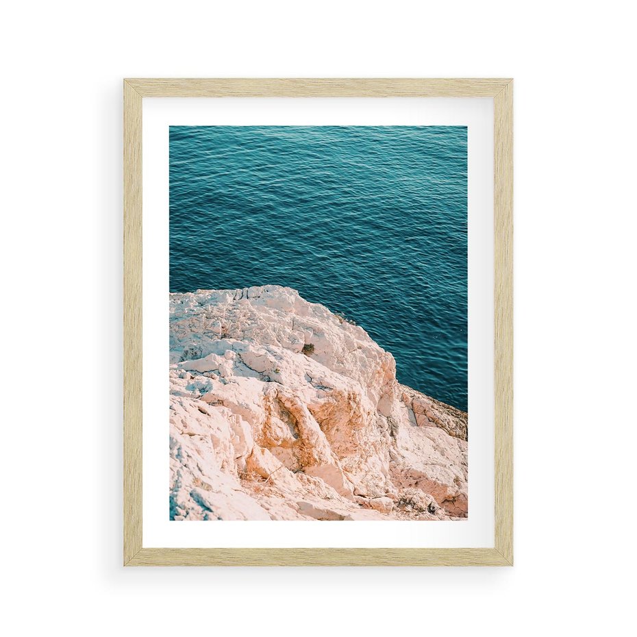Plakat w ramie 40x50 - Klifowy Horyzont: Brzeg Morza - brzeg morza, klify - rama drewno