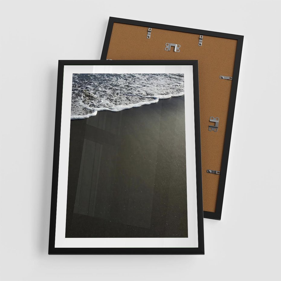 Plakat w ramie 50x70 - Morskie Fale na Plaży - plaża, morskie fale omywają piasek - rama czarna
