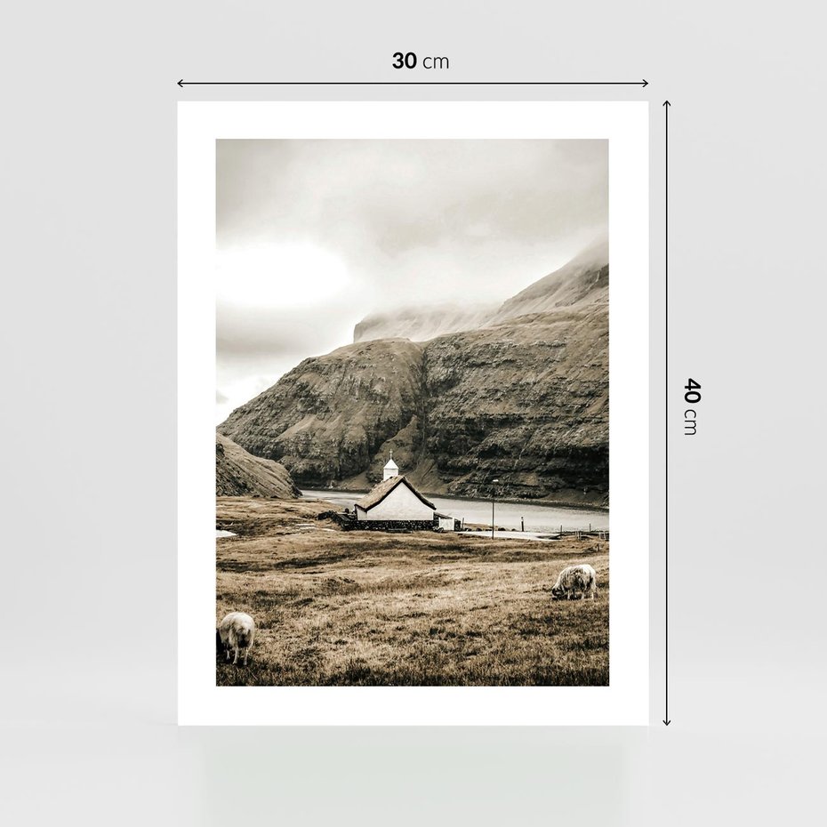 Plakat bez ramy 30x40 - Kościół na Wzgórzu: Sepia Nostalgii - kościół w górach, na wzgórzu