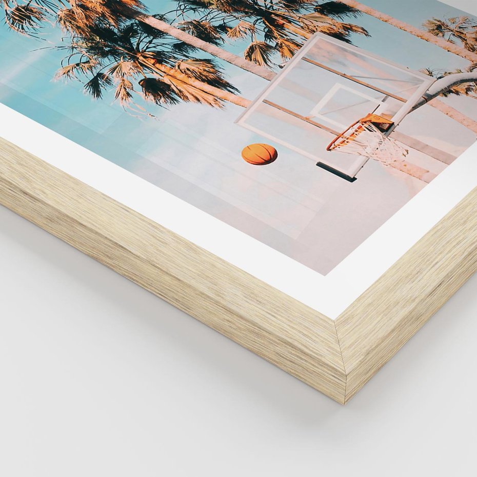 Plakat w ramie 30x40 - Egzotyczna Koszykówka - palmy na tle nieba, koszykówka - rama drewno