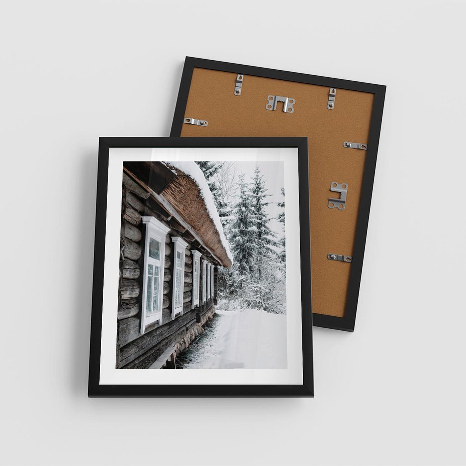 Plakat w ramie 40x50 - Cicha Zima - zima, domek w górach - rama czarna