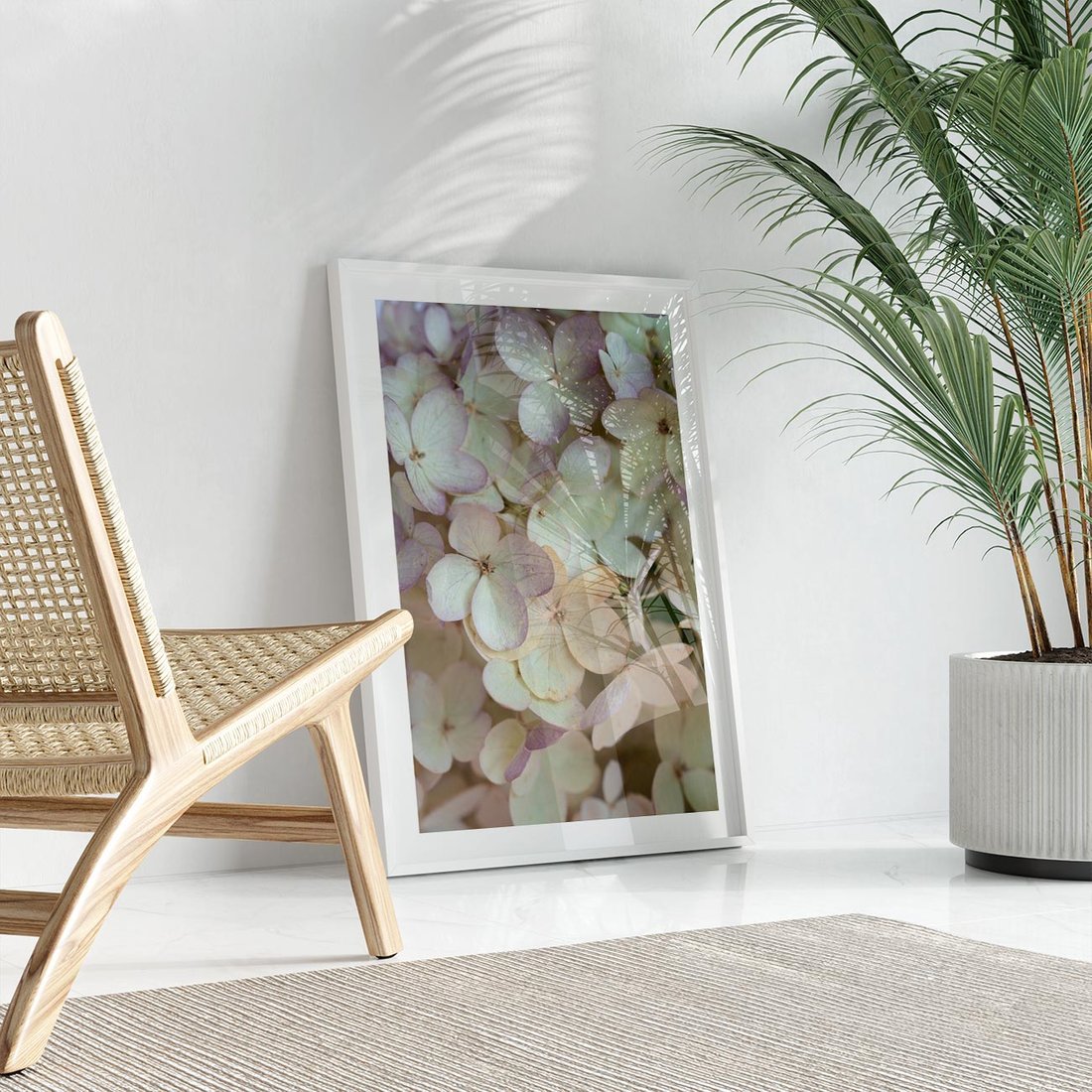 Plakat w ramie 50x70 - Kwiatowy taniec - kwiaty, hortensje - rama biała