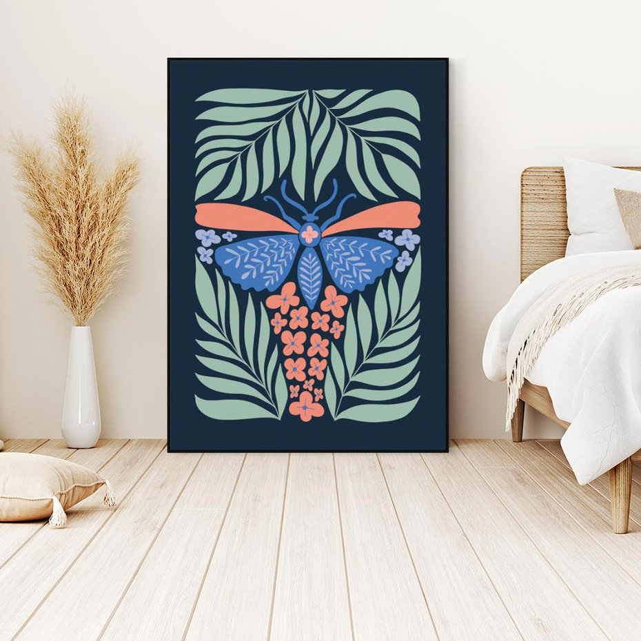 Obraz w ramie 50x70 - Granatowa Noc - granatowe tło, abstrajcyjna ćma - rama czarna