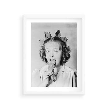 Plakat w ramie 30x40 - Pyszny Deser - retro zdjęcie, czarno białe - rama biała