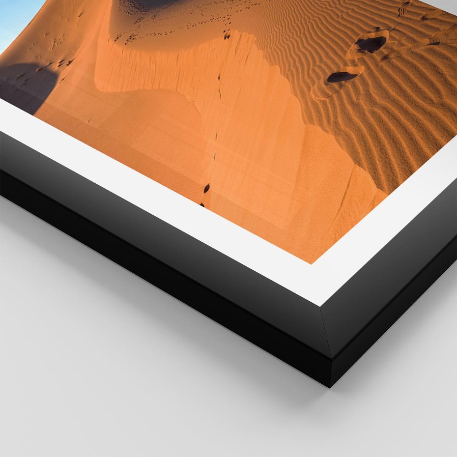 Plakat w ramie 30x40 - Piasek pustyni wędruje - pustynia, piasek - rama czarna