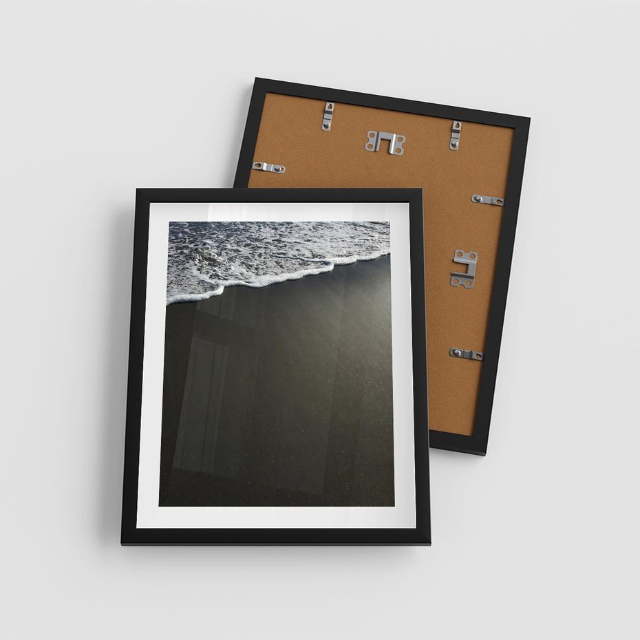 Plakat w ramie 40x50 - Morskie Fale na Plaży - plaża, morskie fale omywają piasek - rama czarna