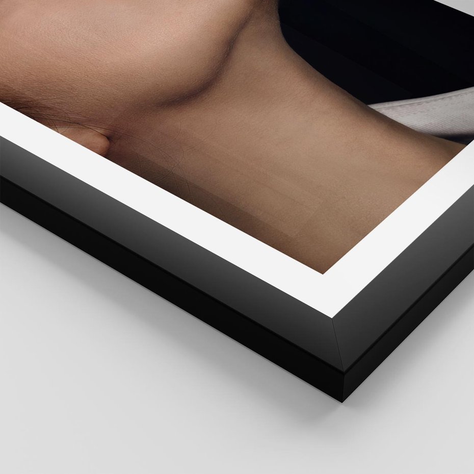 Plakat w ramie 30x40 - Miłosne Uczucia - kobieta, pocałunek - rama czarna