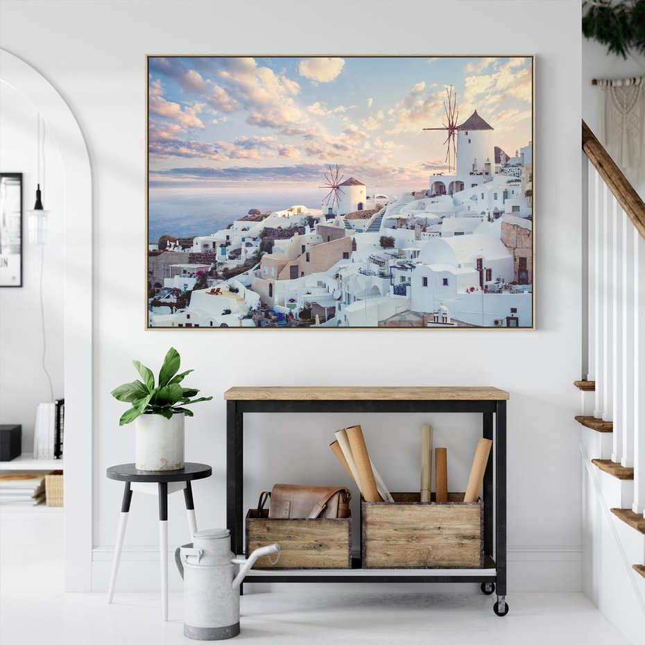 Obraz w ramie 70x50 - Biel ponad Błękitem - Santorini, białe budynki - rama drewno