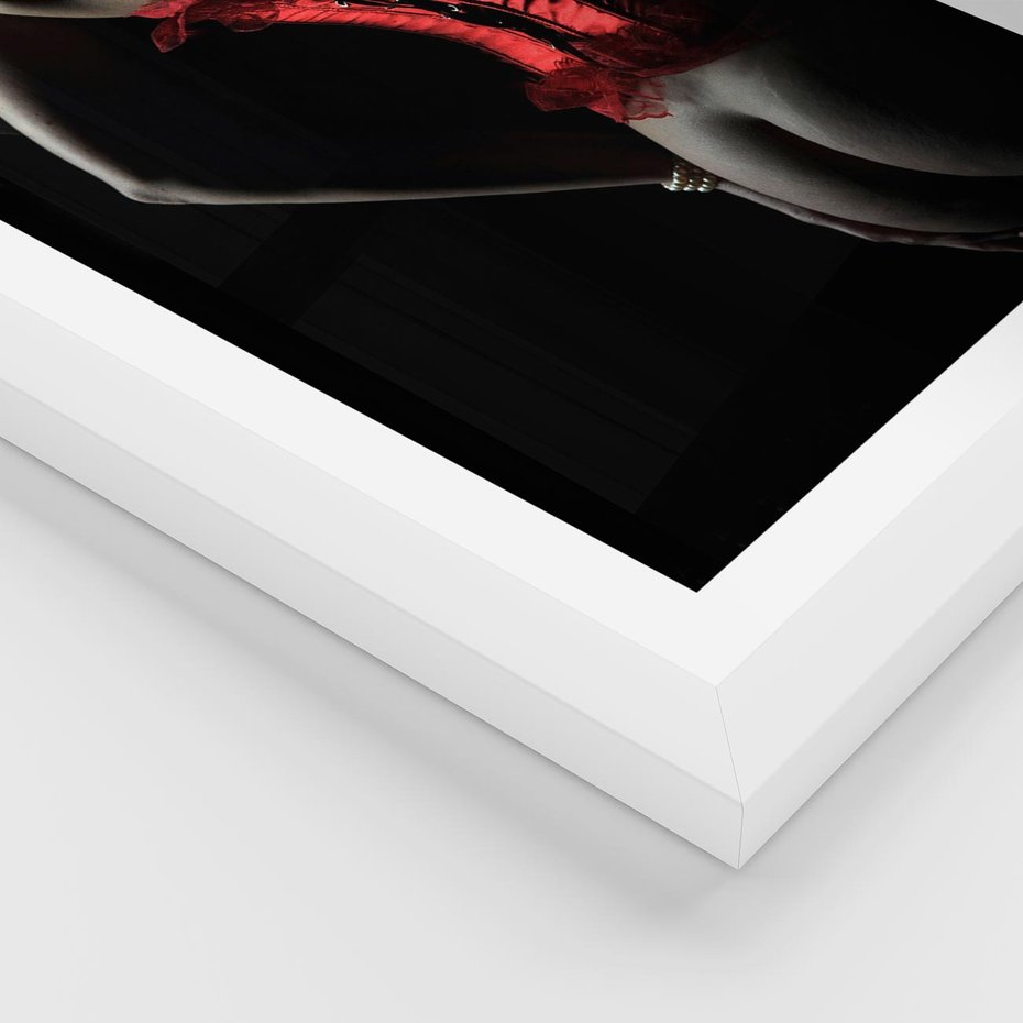 Plakat w ramie 30x40 - Piękno i Siła - akt, kobieta - rama biała