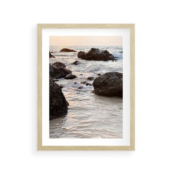 Plakat w ramie 40x50 - Dramatyczna Sceneria: Morze i Skały nad Brzegiem - fale, morze - rama drewno