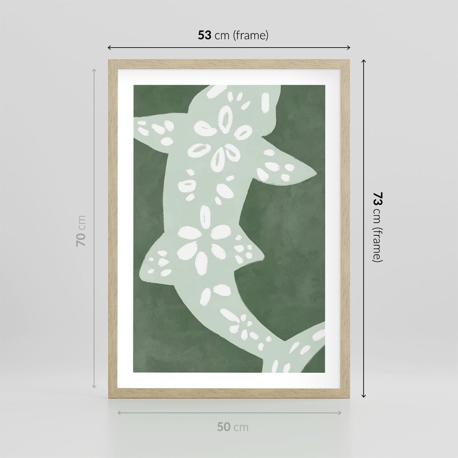 Plakat w ramie 50x70 - Migotliwe Wibracje Zieleni - zielony plakat, abstrakcja przypominająca rybę - rama drewno