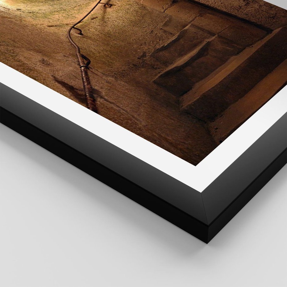 Plakat w ramie 50x70 - Perspektywa uliczki - uliczka, perspektywa - rama czarna