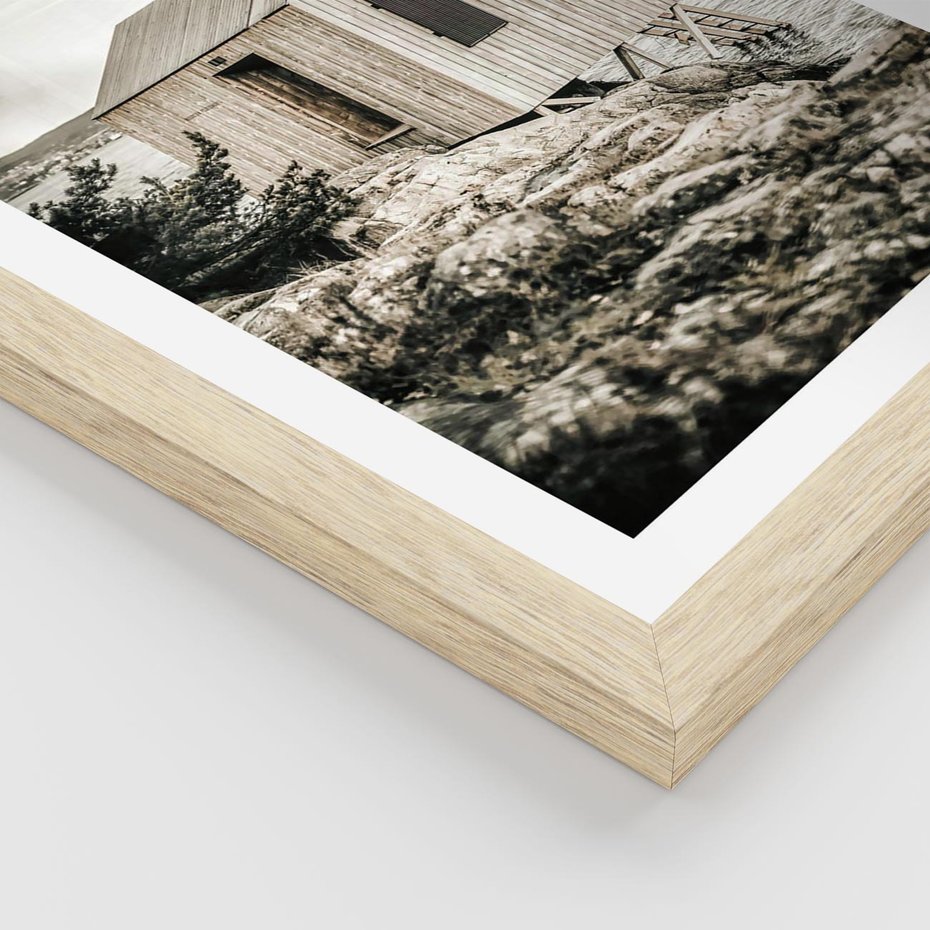 Plakat w ramie 40x50 - Nostalgiczna Oaza - rustykalny domek, domek nad jeziorem - rama drewno