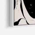 Obraz w ramie 50x70 - Wibracje w ciemnościach duszy - czarno biała abstrakcja, nieregularne rozmyte linie - rama biała