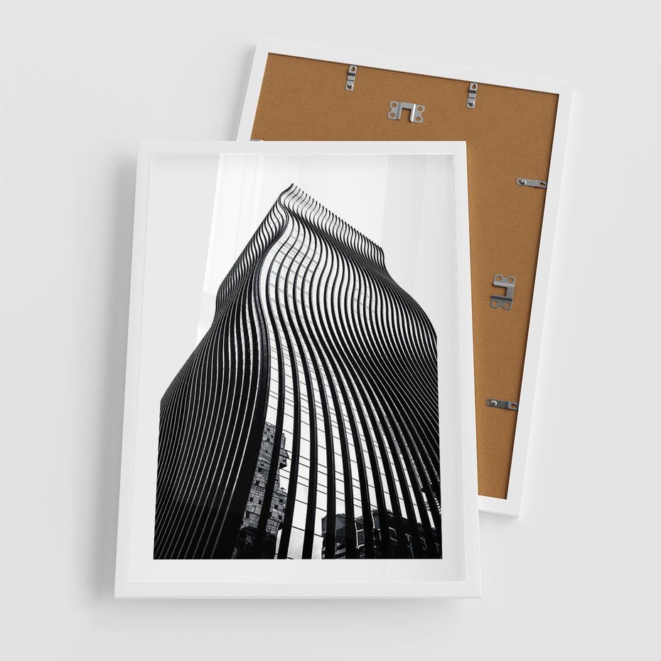 Plakat w ramie 50x70 - Falowany Wieżowiec na Fotografii - architektura, falowany wieżowiec - rama biała