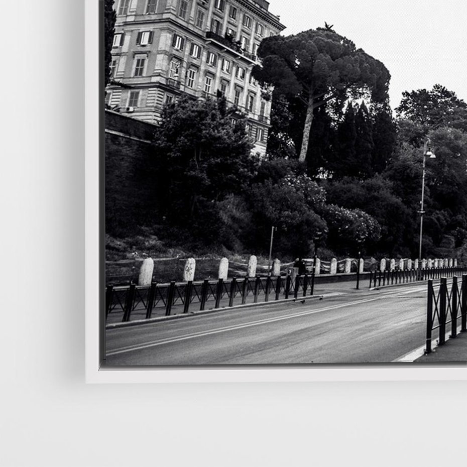 Obraz w ramie 100x70 - Echa Historii - czarno biała fotografia, koloseum - rama biała