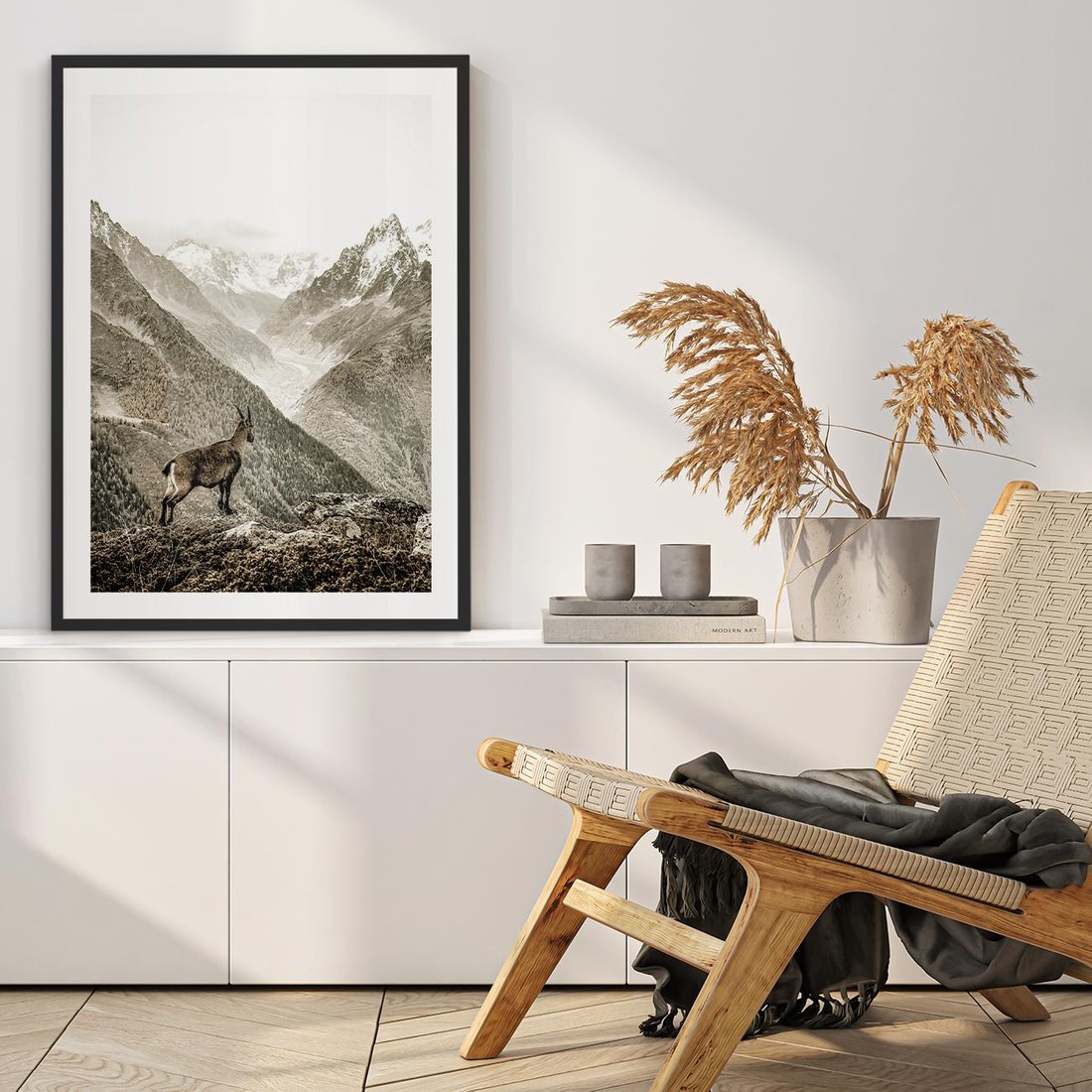 Plakat w ramie 40x50 - Dzikie Piękno: Kozica w Malowniczym Górskim Scenerii - kozica, góry - rama czarna
