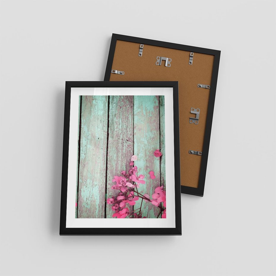 Plakat w ramie 30x40 - Urok Dawnych Czasów - kwiaty, deski - rama czarna