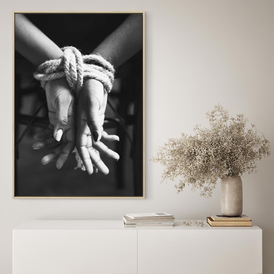Obraz w ramie 50x70 - Splątane Uczucia - czarno biała fotografia, artystyczna - rama drewno