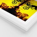Plakat w ramie 40x50 - Rower przy zachodzie słońca - rower, zachód - rama biała