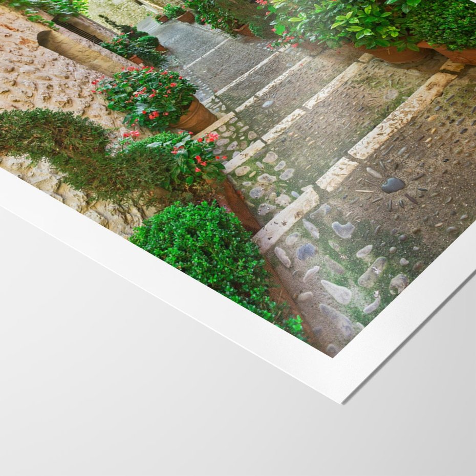 Plakat bez ramy 40x50 - Magiczna podróż w głąb miasta - uliczka, perspektywa