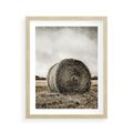 Plakat w ramie 40x50 - Siano w Sepii: Wiejska Tradycja - snopek siana, bela siana - rama drewno