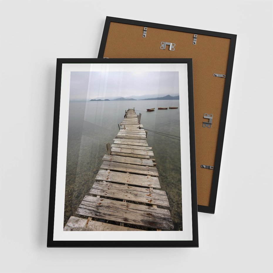 Plakat w ramie 50x70 - Jeziorne Refleksje - pomost, jezioro - rama czarna