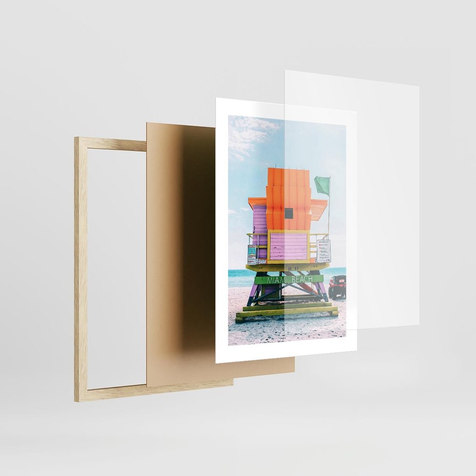 Plakat w ramie 30x40 - Plaża Miami w Słoneczny Dzień - domek ratownika, kolorowy - rama drewno